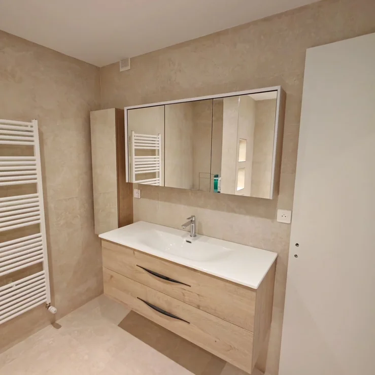 Warm Neutral Modern Bathroom Design