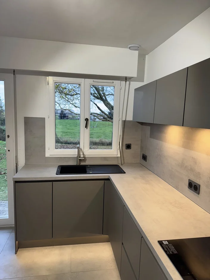 Minimalist Kitchen Glow-Up: Clean Lines, Smart Layout, Stunning Results